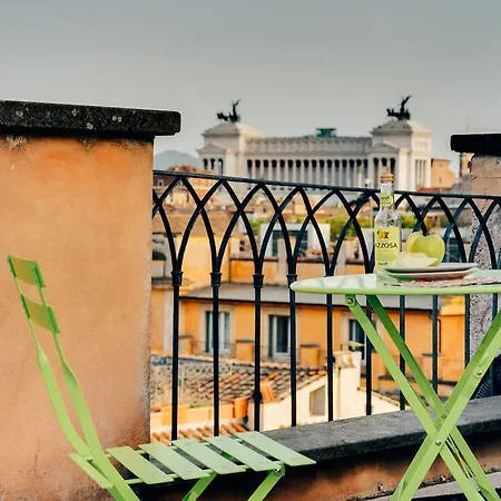 Beautiful Designer Close To Pantheon Rom