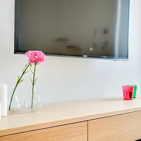 Beautiful Designer Close To Pantheon