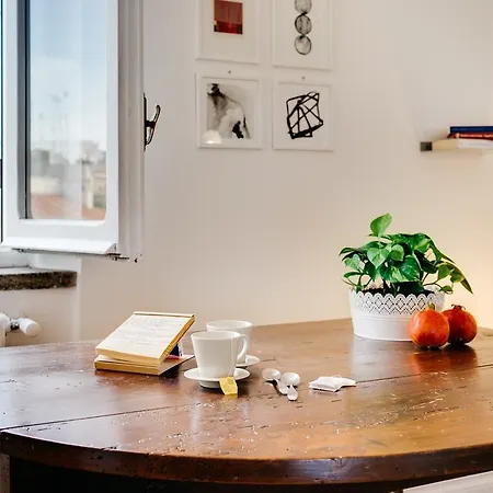 Beautiful Designer Close To Pantheon Rome