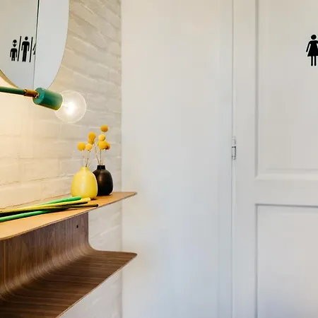 Beautiful Designer Close To Pantheon Rom